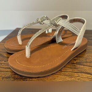 Madden Girls Little Girls Silver Mcassiee Sandals NWT Size 1